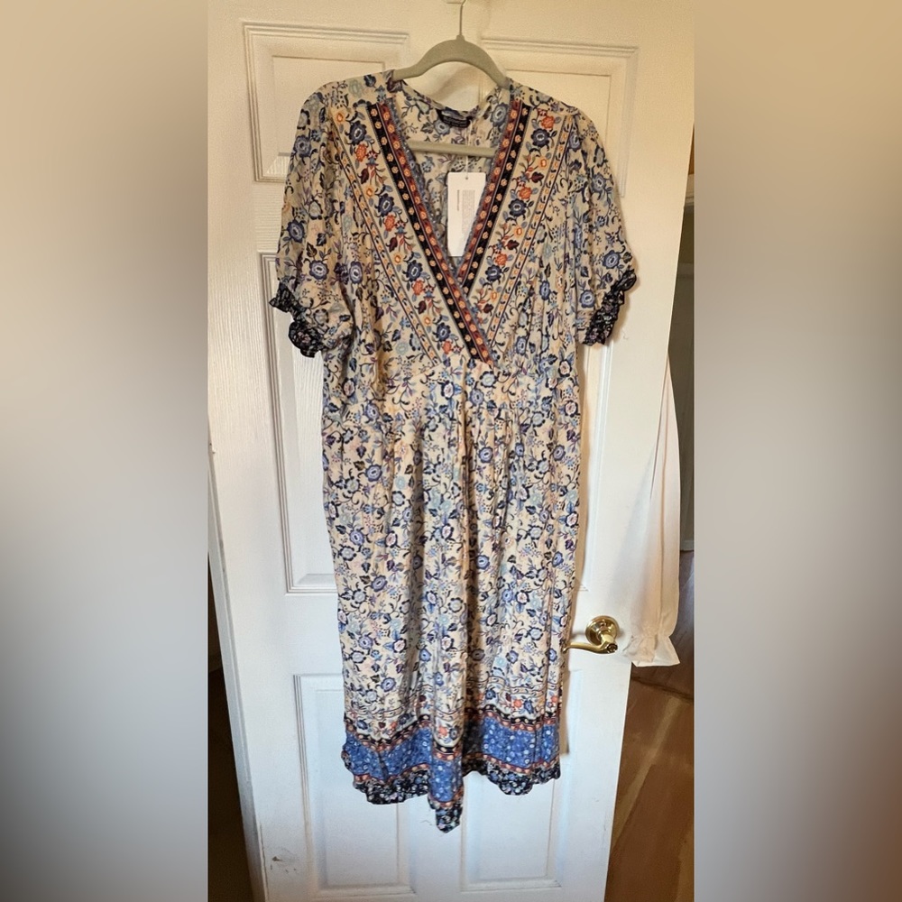 BloomChic short sleeved dress w/border print & surplus top.